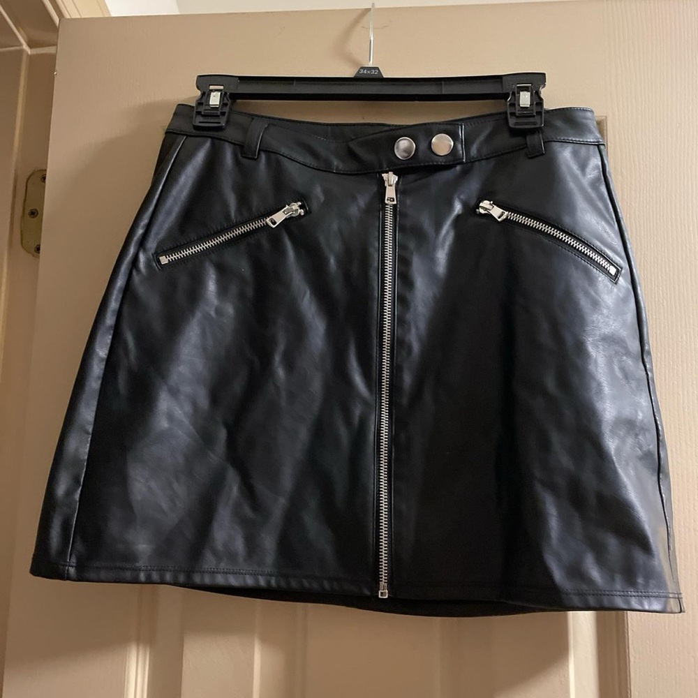Black Leather Skirt with Zipper Details